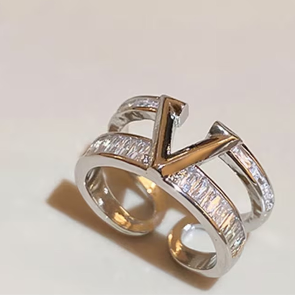 Sparkly Silver V Shape Baguette Ring Adjustable size 7 - Picture 4 of 4